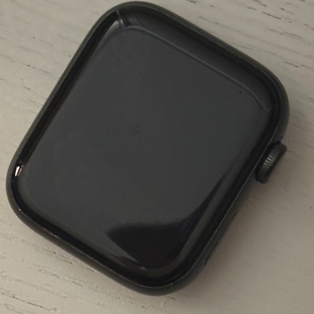 Apple Watch SE 44mm with Gucci Strap - Picture 9 of 9